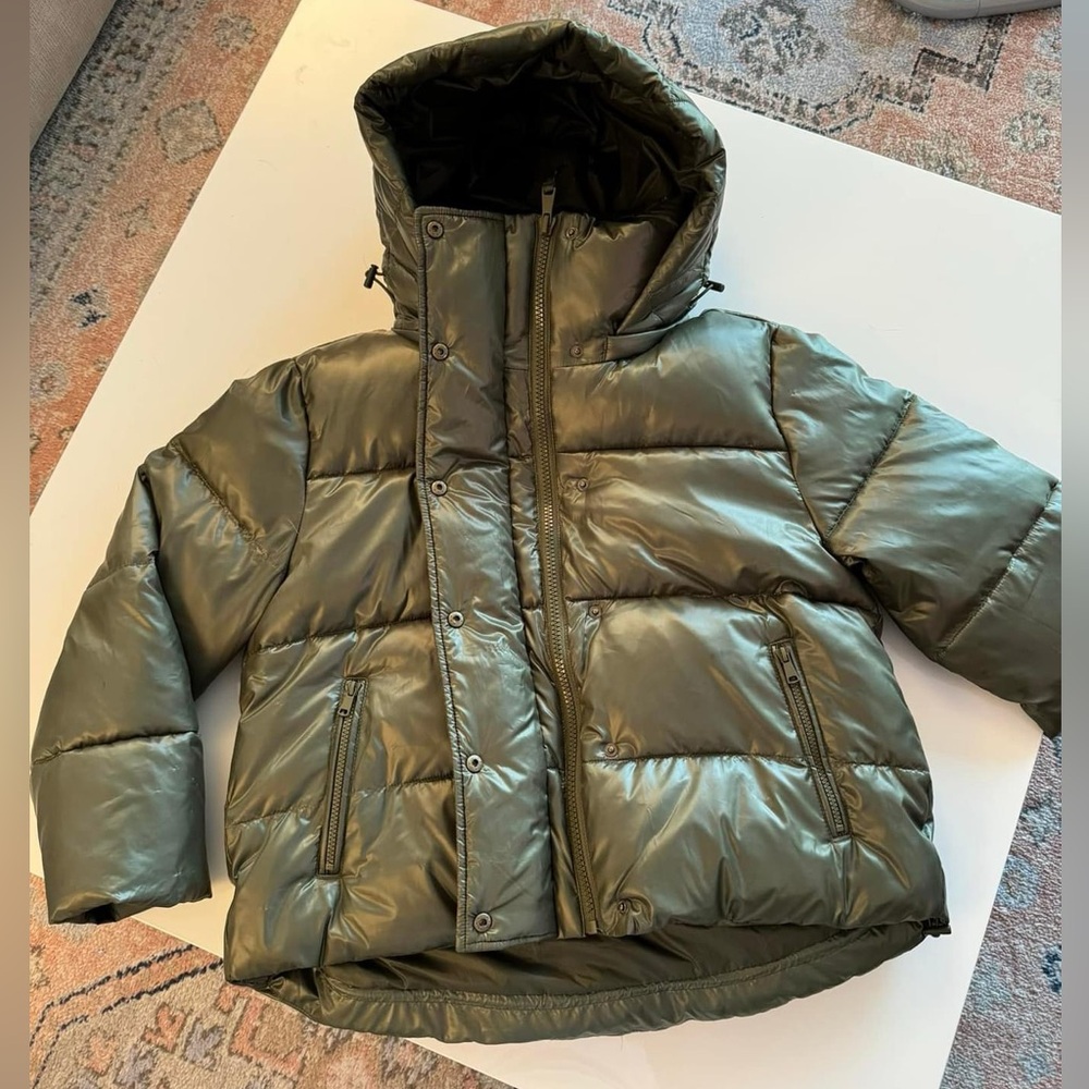 NWOT Gap Puffer Size M Women’s